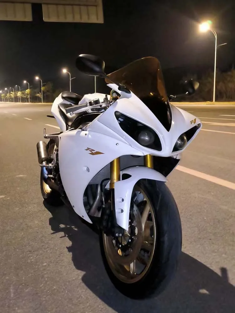 Glossy White PVC Car Vinyl Wrap Film 10x152cm Auto Sticker - Image 5